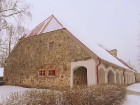 Skaistās Vecpiebalgas muižas komplekss atrodas Inešu pagastā pie Arisas upītes, kas ir īsākā upe Latvijā 3