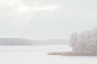Travelnews.lv izbauda ziemas priekus Limbažu Lielezera dabas takā 30