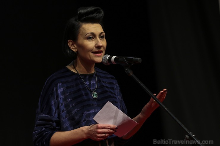 Balvu nominācijai «Restorāna vadītājs 2015» pasniedz Iveta Sprūdža, viesnīca 