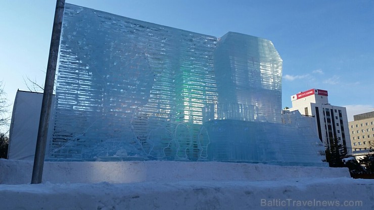 67. Sniega un ledus skulptūru festivālā Japānā Latvijas komanda izcīna uzvaru 168895