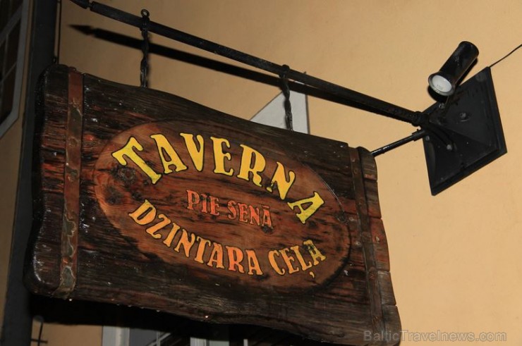 «Tavernā» valda omulīga senlatviska noskaņa, kuru Jūs baudīsiet sveču gaismā, klausoties latviešu dzīvo mūziku 169159