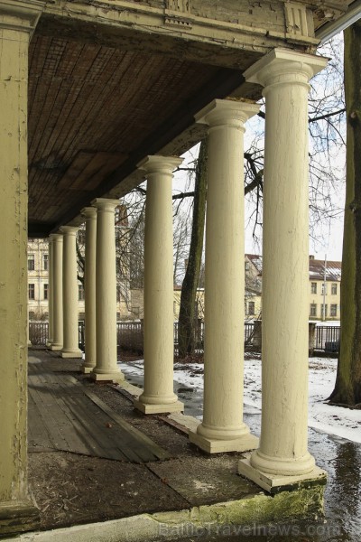 Bloka muiža ir vienīgā Rīgas muiža ar galerijas stila kolonādi 169397