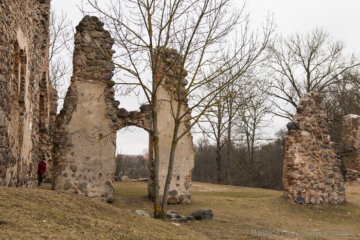 Travelnews.lv apskata iespaidīgās Livonijas ordeņa pilsdrupas Dobelē 170749
