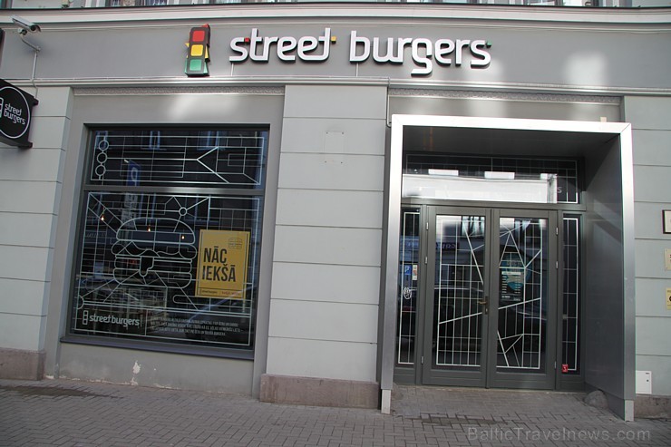 Uz Blaumaņa ielas Rīgā kopš marta vidus ir atvērusies jauna vietējo hamburgeru ēstuve «Street Burgers» 170976