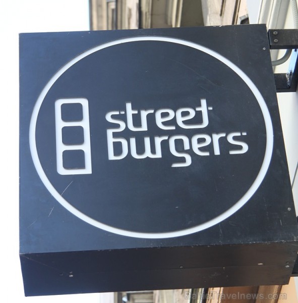 Uz Blaumaņa ielas Rīgā kopš marta vidus ir atvērusies jauna vietējo hamburgeru ēstuve «Street Burgers» 170979