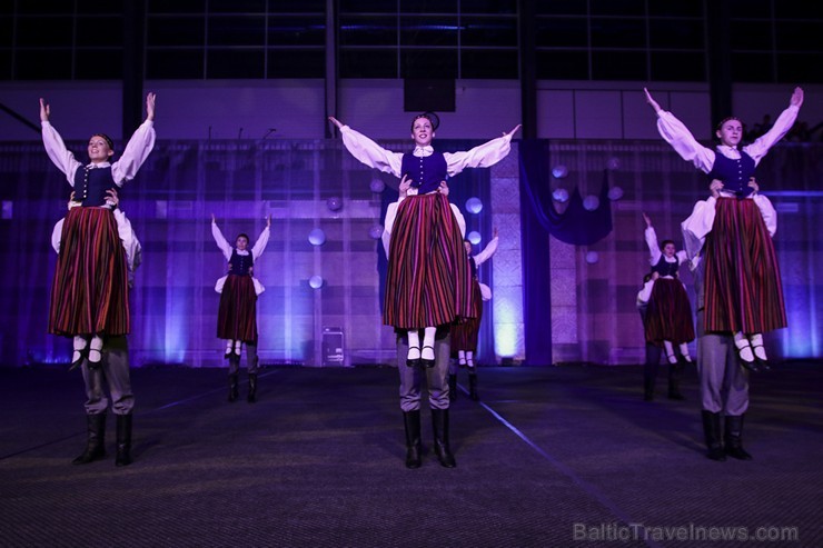 Piektais deju festivāls «Sasala jūrīna» Saulkrastos pulcē dejotājus no visas Latvijas 171113