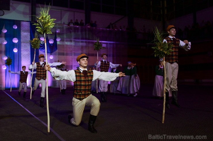 Piektais deju festivāls «Sasala jūrīna» Saulkrastos pulcē dejotājus no visas Latvijas 171123