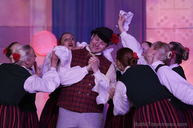 Piektais deju festivāls «Sasala jūrīna» Saulkrastos pulcē dejotājus no visas Latvijas 171127