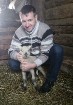 Travelnews.lv direktors Aivars Mackevičs viesojas Latgales zemnieka sētā pie aitām un pavasara jēriem 15