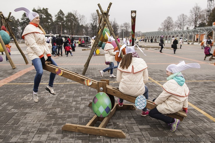 Siguldā atklāts pirmais šūpoļu festivāls «Latvija šūpojas Siguldā» 171202