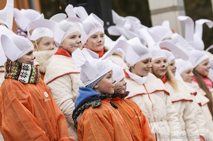 Siguldā atklāts pirmais šūpoļu festivāls «Latvija šūpojas Siguldā» 171210