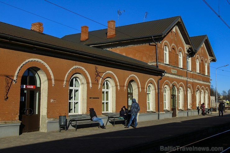 Dzelzceļa stacija Tukums I uzcelta 1877. gadā, kad atklāta dzelzceļa satiksme ar Rīgu 171370
