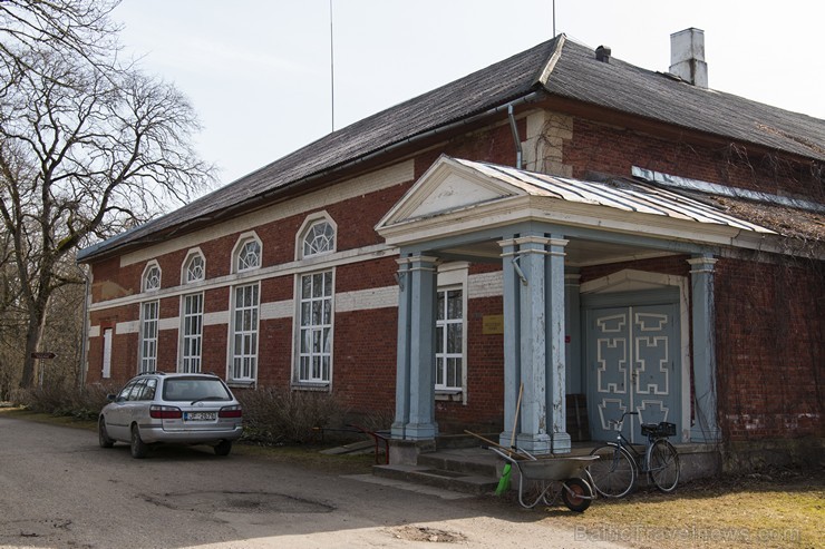 Bormaņu muižas kungu māja celta 19. gadsimtā sākumā kā Gaujienas muižas īpašnieka fon Vulfa medību pils, tagad tajā atrodas Trapenes kultūras nams Bormaņu muižas kungu māja celta 19. gadsimtā sākumā kā Gaujienas muižas īpašnieka fon Vulfa medību pils, tagad tajā atrodas Trapenes kultūras nams 171685