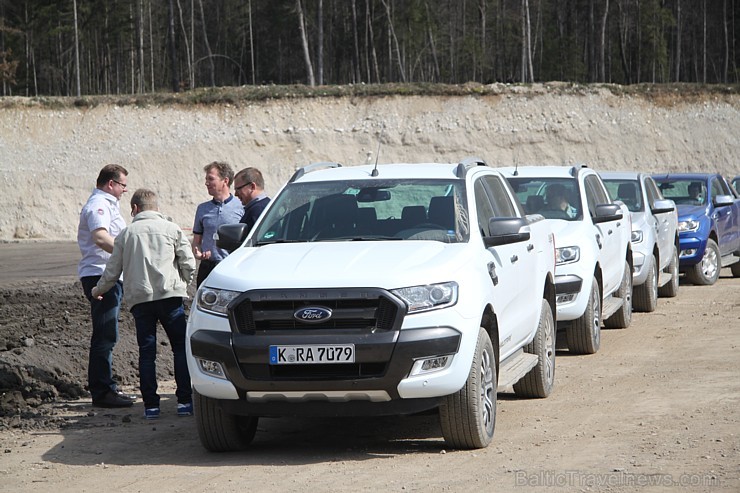 Travelnews.lv redakcija ar jauno  Ford Ranger un instruktoru vadībā dodas Slovēnijas šķēršļu poligonā 172020