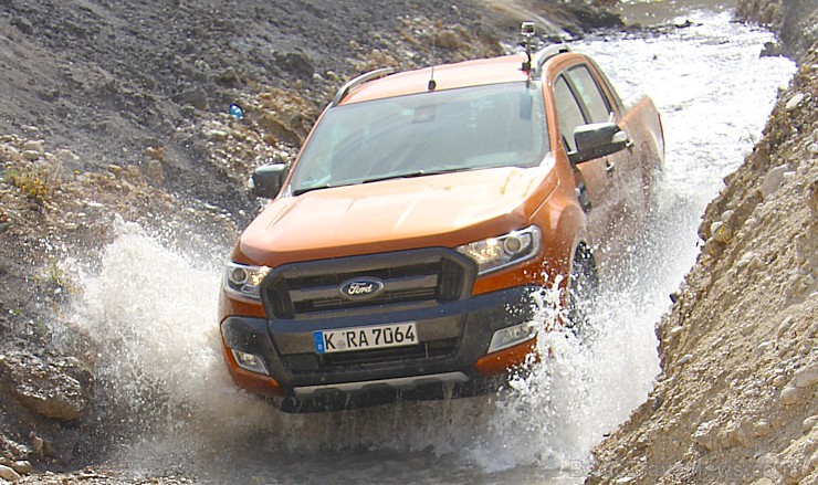 Travelnews.lv redakcija ar jauno  Ford Ranger un instruktoru vadībā dodas Slovēnijas šķēršļu poligonā 172038