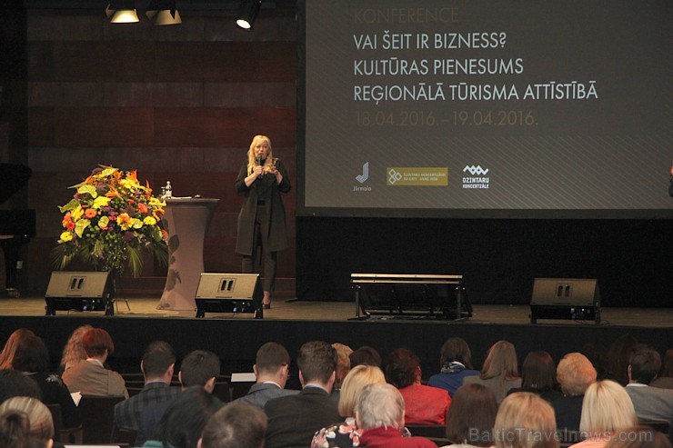 Divas dienas Jūrmalas Dzintaru koncertzālē notiek Latvijas Kultūras tūrisma konference. Koncertzāles Cēsis programmu direktore Inese Zagorska. 172397
