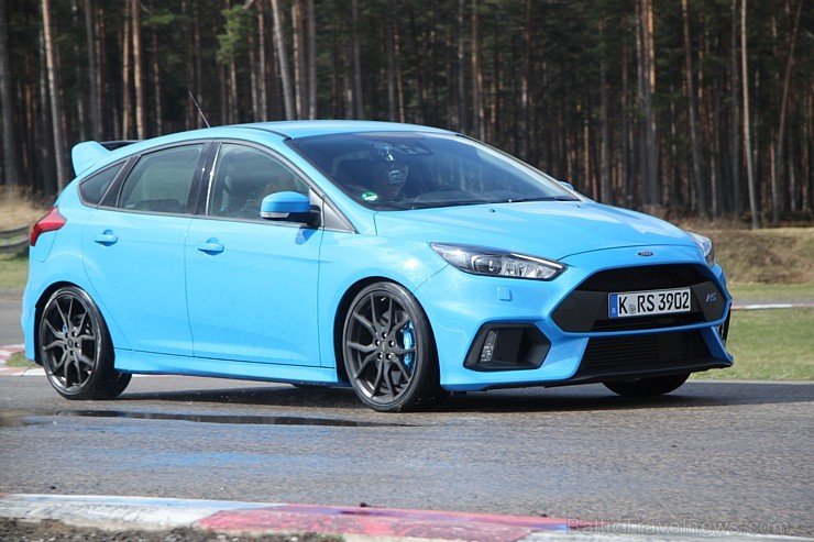 Travelnews.lv redakcija 19.04.2016 auto sporta trasē 333 cenšas savaldīt Ford Focus RS ar 350 zirgspēkiem Travelnews.lv redakcija 19.04.2016 auto sporta trasē 333 cenšas savaldīt Ford Focus RS ar 350 zirgspēkiem 172470