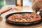 Pirmā «Pizza Hut» restorāna Latvijā atvēršana 30