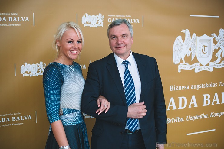 Gada Balvu «Brīvība. Uzņēmība. Kompetence.» saņem labākie Biznesa augstskolas «Turība» absolventi Gada Balvu «Brīvība. Uzņēmība. Kompetence.» saņem labākie Biznesa augstskolas «Turība» absolventi 172651