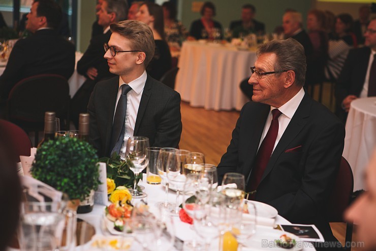 Gada Balvu «Brīvība. Uzņēmība. Kompetence.» saņem labākie Biznesa augstskolas «Turība» absolventi Gada Balvu «Brīvība. Uzņēmība. Kompetence.» saņem labākie Biznesa augstskolas «Turība» absolventi 172659