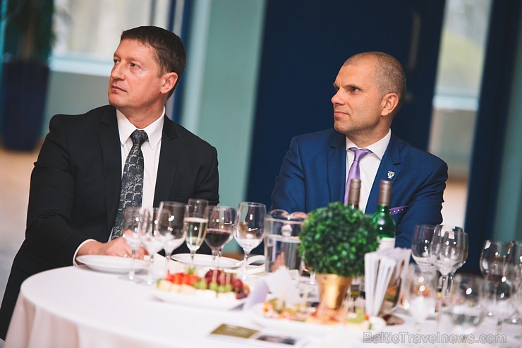 Gada Balvu «Brīvība. Uzņēmība. Kompetence.» saņem labākie Biznesa augstskolas «Turība» absolventi Gada Balvu «Brīvība. Uzņēmība. Kompetence.» saņem labākie Biznesa augstskolas «Turība» absolventi 172668