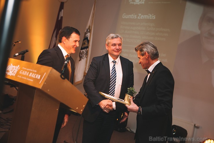 Gada Balvu «Brīvība. Uzņēmība. Kompetence.» saņem labākie Biznesa augstskolas «Turība» absolventi Gada Balvu «Brīvība. Uzņēmība. Kompetence.» saņem labākie Biznesa augstskolas «Turība» absolventi 172679