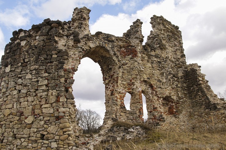 Aizkraukles viduslaiku ordeņpils drupas atrodas Aizkraukles pagastā Daugavas krastā pie Kariekstes ietekas. Pils celta 1224.g. lielā steigā kā aizsarg 172916