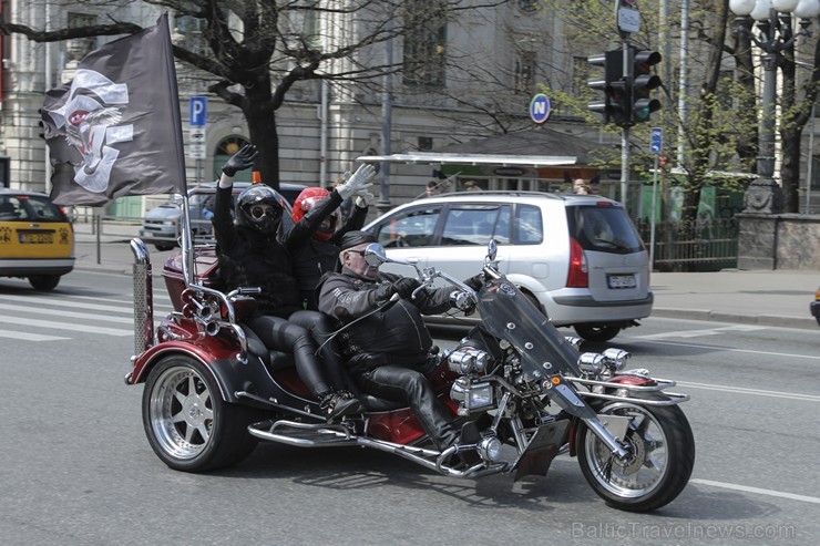 Ar parādes braucienu pa Rīgas ielām atklāj jauno motosezonu 173192
