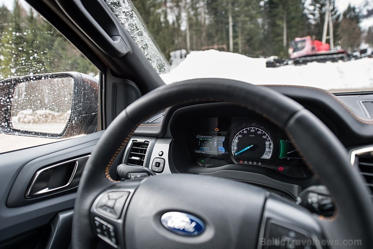 Travelnews.lv redakcija ar  Ford Ranger  izbrauc Slovēnijas Alpus. Foto: Ford 173472