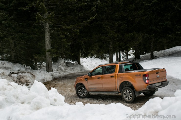 Travelnews.lv redakcija ar  Ford Ranger  izbrauc Slovēnijas Alpus. Foto: Ford 173475