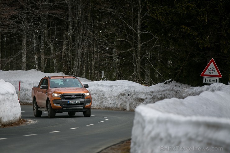Travelnews.lv redakcija ar  Ford Ranger  izbrauc Slovēnijas Alpus. Foto: Ford 173476