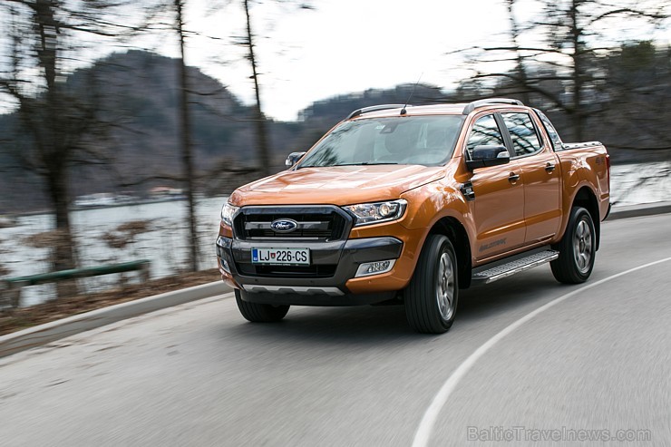 Travelnews.lv redakcija ar  Ford Ranger  izbrauc Slovēnijas Alpus. Foto: Ford 173487