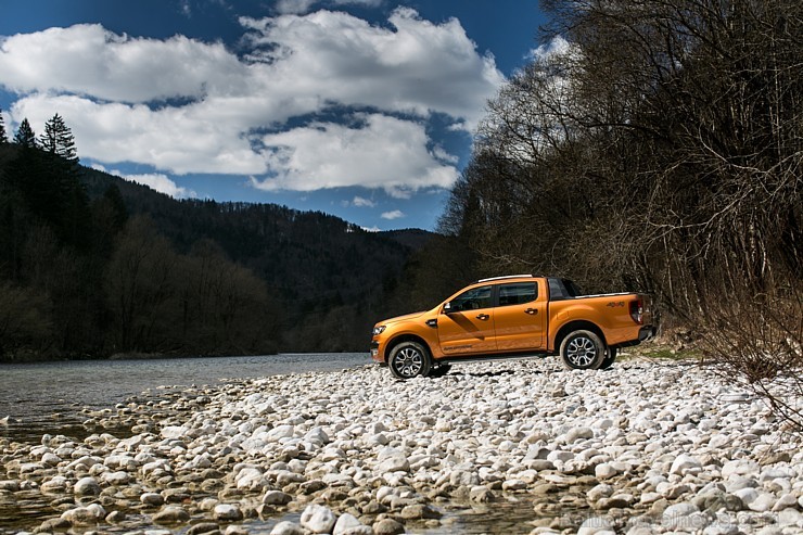 Travelnews.lv redakcija ar  Ford Ranger  izbrauc Slovēnijas Alpus. Foto: Ford 173490