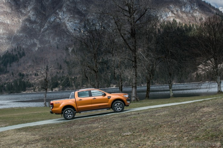 Travelnews.lv redakcija ar  Ford Ranger  izbrauc Slovēnijas Alpus. Foto: Ford 173492
