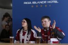 Hokeja fanu mājā «Riga Islande Hotel» teritorijā emocijas sit augstu vilni 8