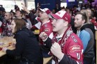 Hokeja fanu mājā «Riga Islande Hotel» teritorijā emocijas sit augstu vilni 45