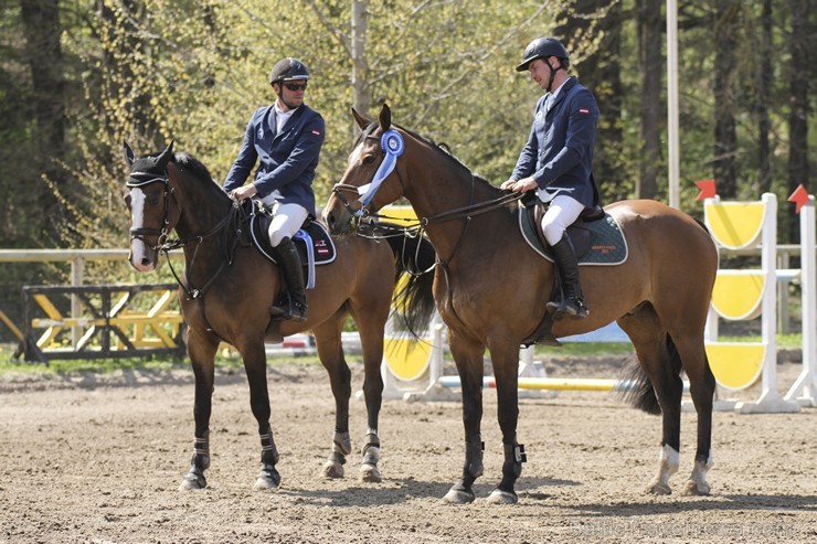 Kleistos ar aizraujošiem lēcieniem atklāj šķēršļu pārvarēšanas sacensību sezonu jāšanas sportā 174274