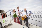 «Lido» avioreisa Rīga - Berlīne pasažierus pārsteidz ar cienastu un dzīvo mūziku 1