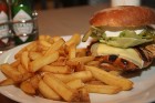 Travelnews.lv redakcija apciemoja Street Burgers un piefiksēja solījumu, ka Īsts burgers vispirms sākas ar īstu gaļu no Latvijas zemniekiem 3