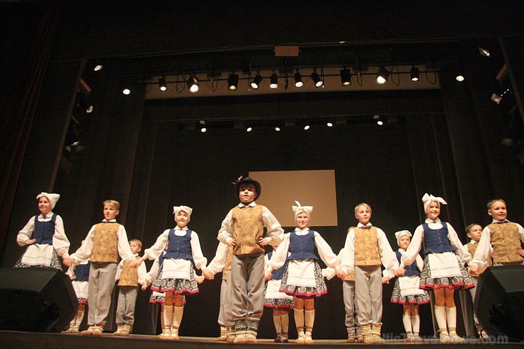 Ogres bērnu un jauniešu deju kolektīvs «Pīlādzītis» uzstājas ar atskaites programmu 175153