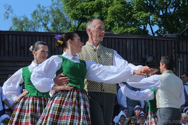 Siguldas pilsētas svētkos ikviens varēja piedalīties notikumos, kas jau izveidojušies par tradīciju, piemēram, svētku gājienā, kā arī guva pārsteigumu Siguldas pilsētas svētkos ikviens varēja piedalīties notikumos, kas jau izveidojušies par tradīciju, piemēram, svētku gājienā, kā arī guva pārsteigumu 175783