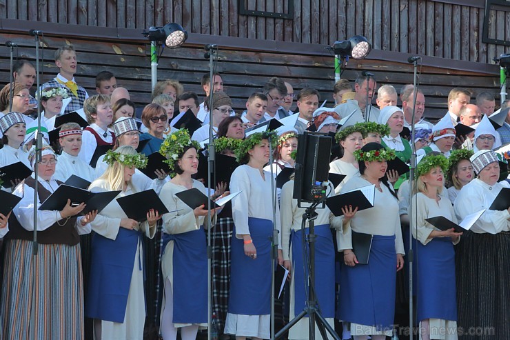 Siguldas pilsētas svētkos ikviens varēja piedalīties notikumos, kas jau izveidojušies par tradīciju, piemēram, svētku gājienā, kā arī guva pārsteigumu 175788
