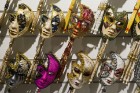 Maskas, kā tradīcija Venēcijā, ir pastāvējušas jau gadsimtiem ilgi. Pamatā maskas valkāja Venēcijas karnevāla laikā 1