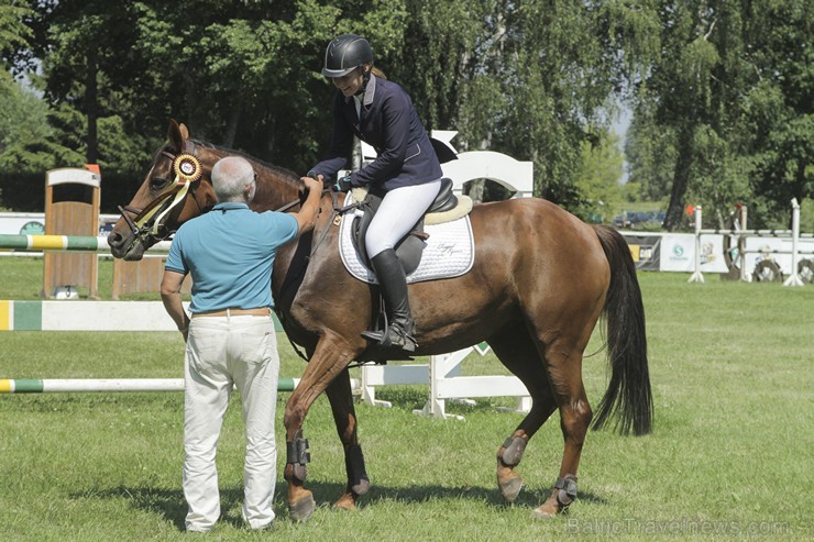 Sacensības jāšanas sportā šķēršļu pārvarēšanā pulcē kuplu dalībnieku skaitu 177770