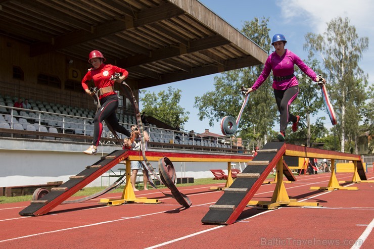 Valmierā, J. Daliņa stadionā, norisinās Latvijas čempionāts ugunsdzēsības sportā 177909