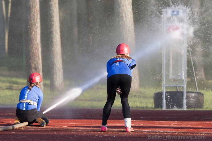 Latvijas čempionāts ugunsdzēsības sportā pulcē labākos pašmāju un ārzemju sportistus 178047
