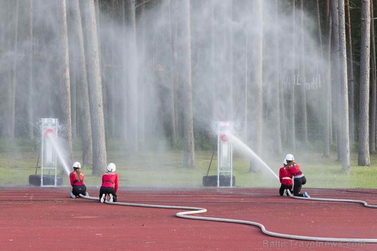 Latvijas čempionāts ugunsdzēsības sportā pulcē labākos pašmāju un ārzemju sportistus 178055