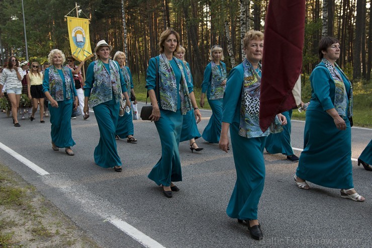 Saulkrastu svētku gājiens «No jūriņas izpeldēja…» pulcē kuplu dalībnieku skaitu 178325