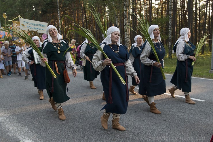 Saulkrastu svētku gājiens «No jūriņas izpeldēja…» pulcē kuplu dalībnieku skaitu 178341