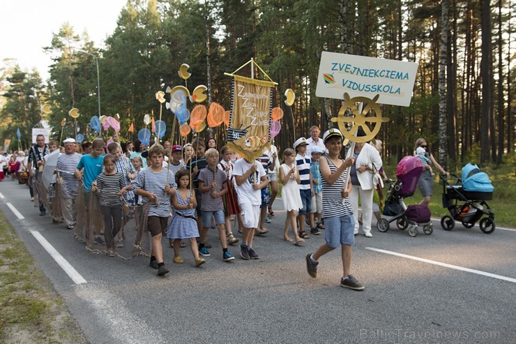 Saulkrastu svētku gājiens «No jūriņas izpeldēja…» pulcē kuplu dalībnieku skaitu 178342